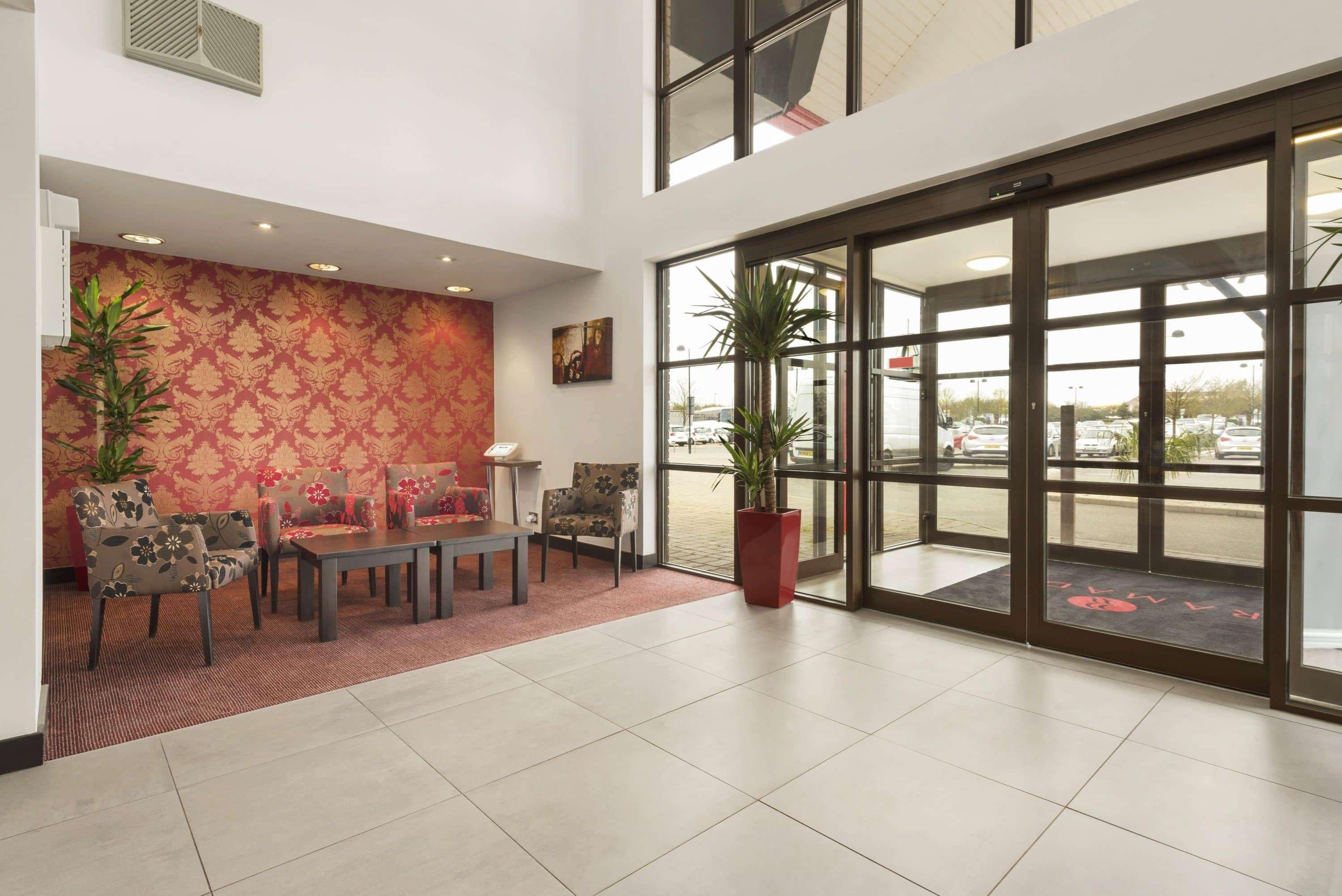 รามาดา บาย วินด์แฮม เคมบริดจ์ Hotel Fen Drayton ภายนอก รูปภาพ