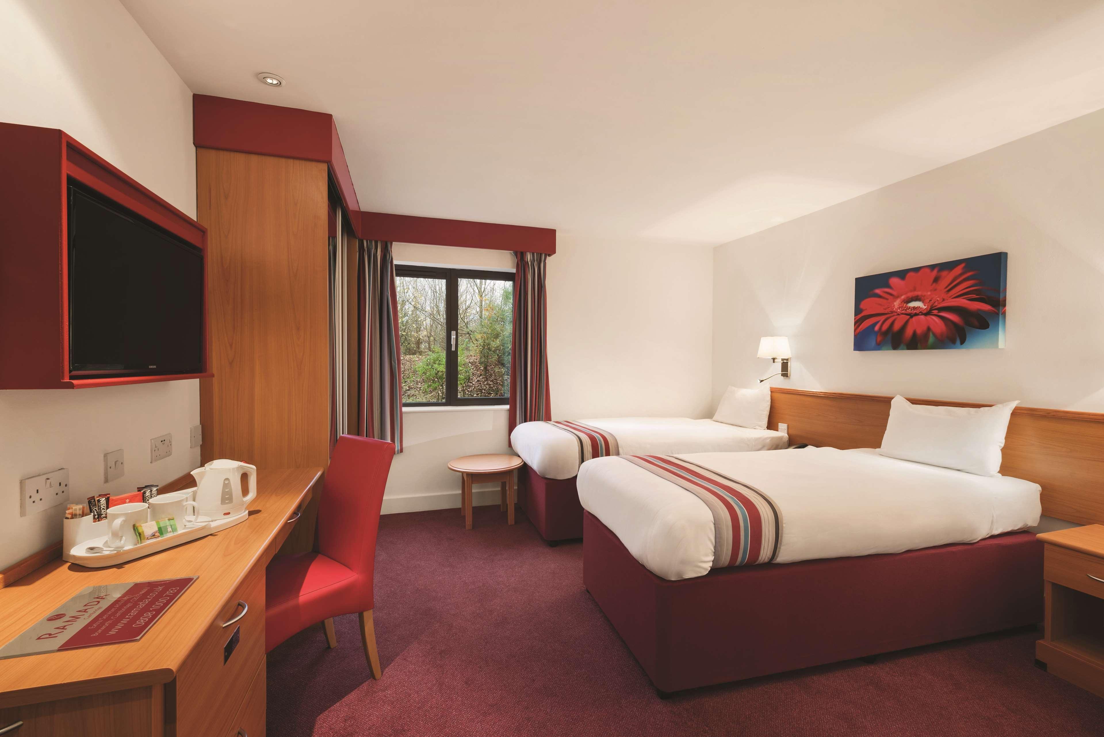 รามาดา บาย วินด์แฮม เคมบริดจ์ Hotel Fen Drayton ภายนอก รูปภาพ