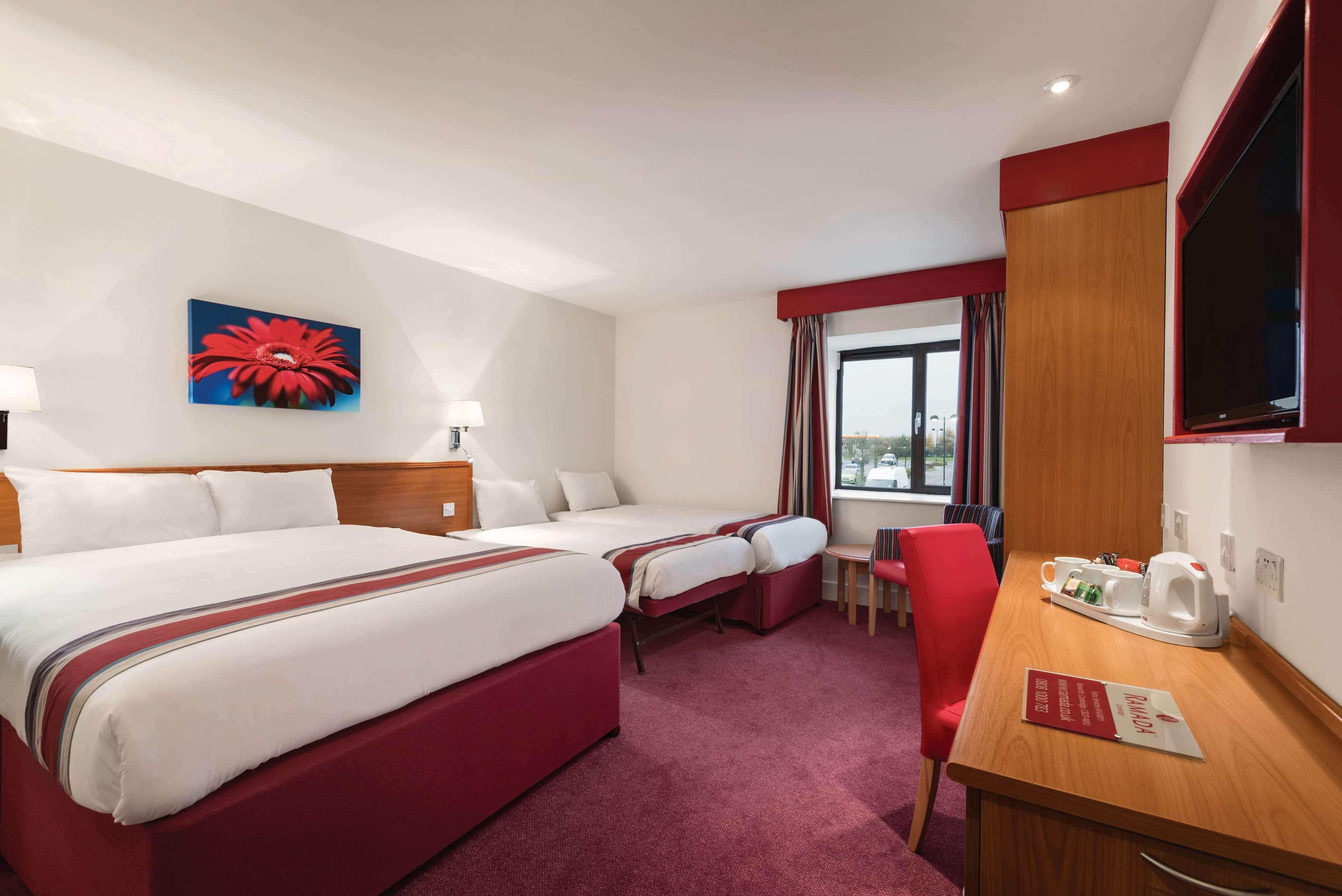 รามาดา บาย วินด์แฮม เคมบริดจ์ Hotel Fen Drayton ภายนอก รูปภาพ