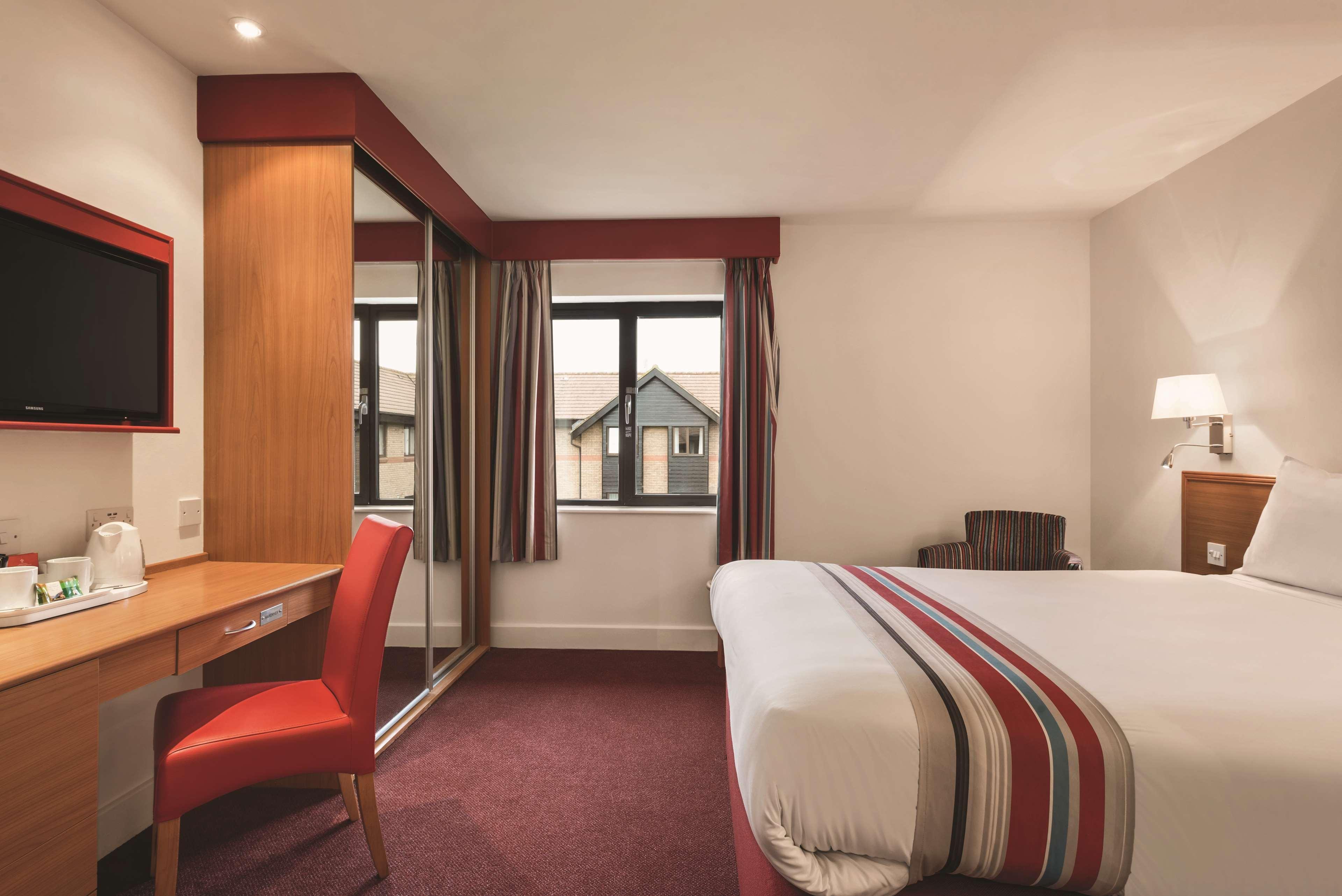 รามาดา บาย วินด์แฮม เคมบริดจ์ Hotel Fen Drayton ภายนอก รูปภาพ