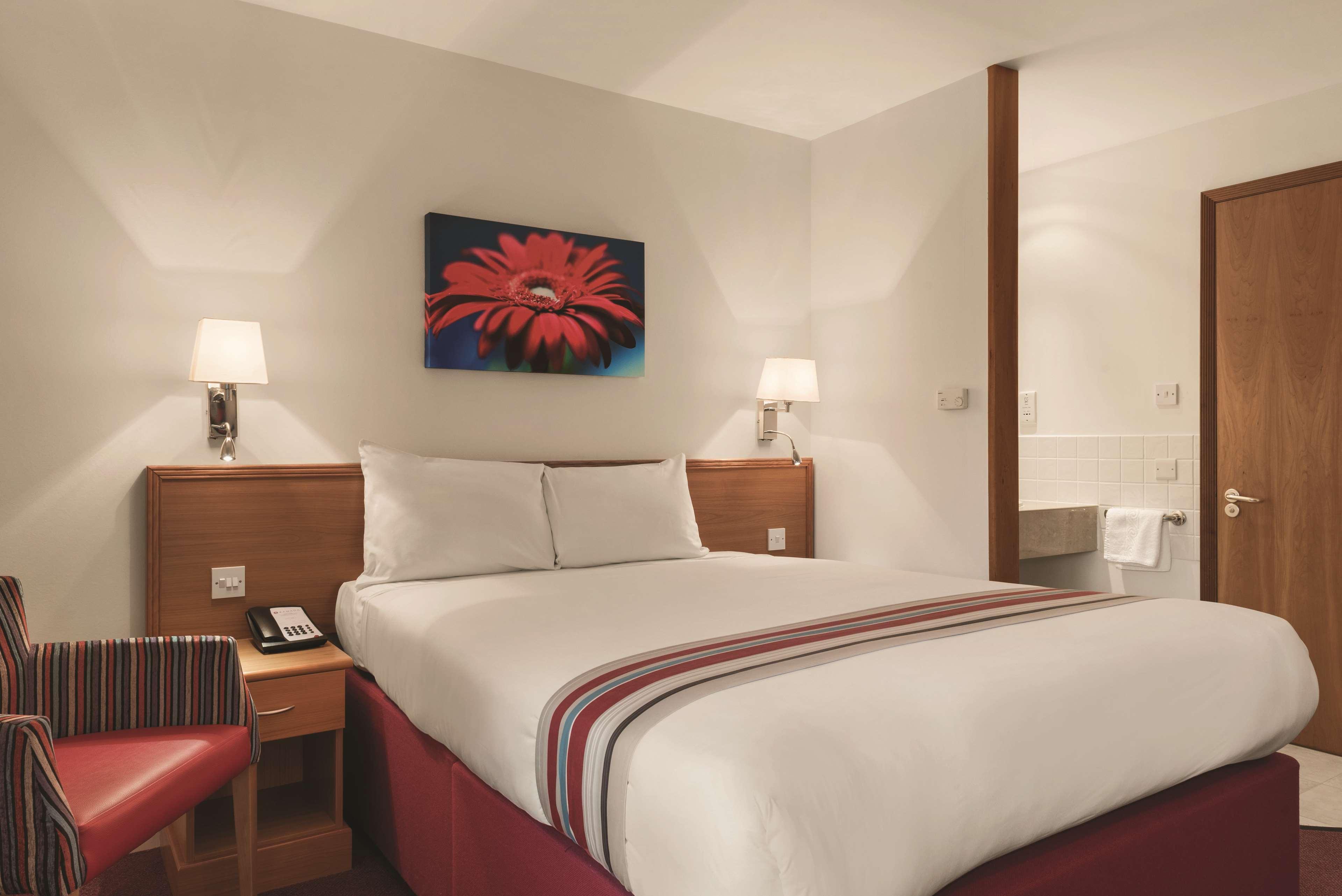 รามาดา บาย วินด์แฮม เคมบริดจ์ Hotel Fen Drayton ภายนอก รูปภาพ