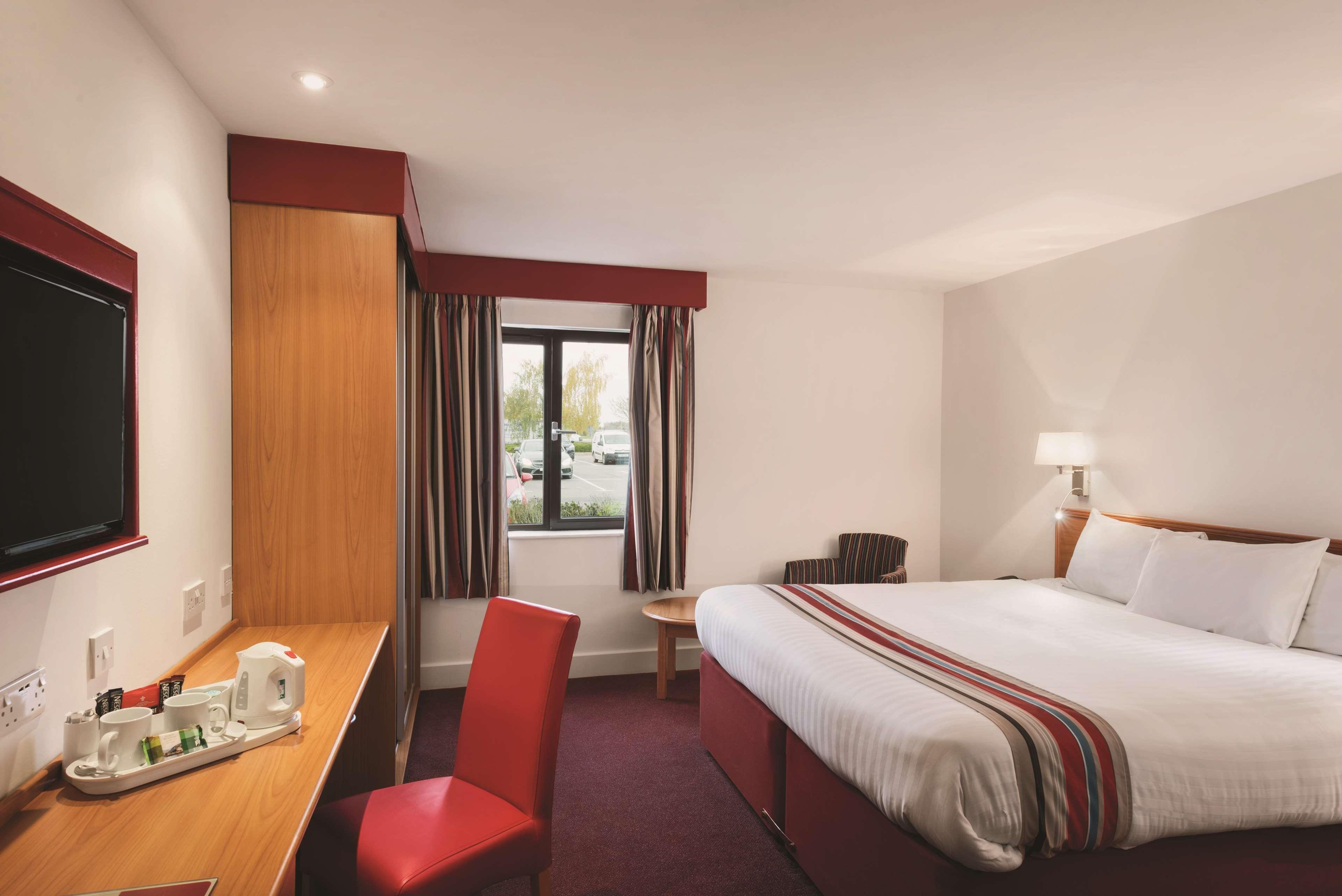 รามาดา บาย วินด์แฮม เคมบริดจ์ Hotel Fen Drayton ภายนอก รูปภาพ