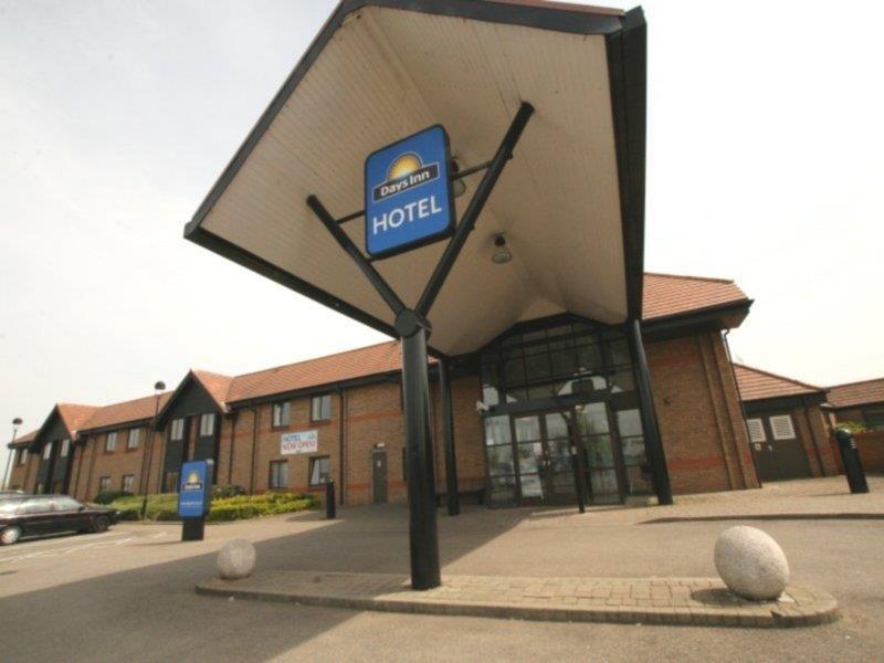 รามาดา บาย วินด์แฮม เคมบริดจ์ Hotel Fen Drayton ภายนอก รูปภาพ